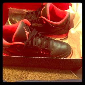 Jordan 3 Crimson